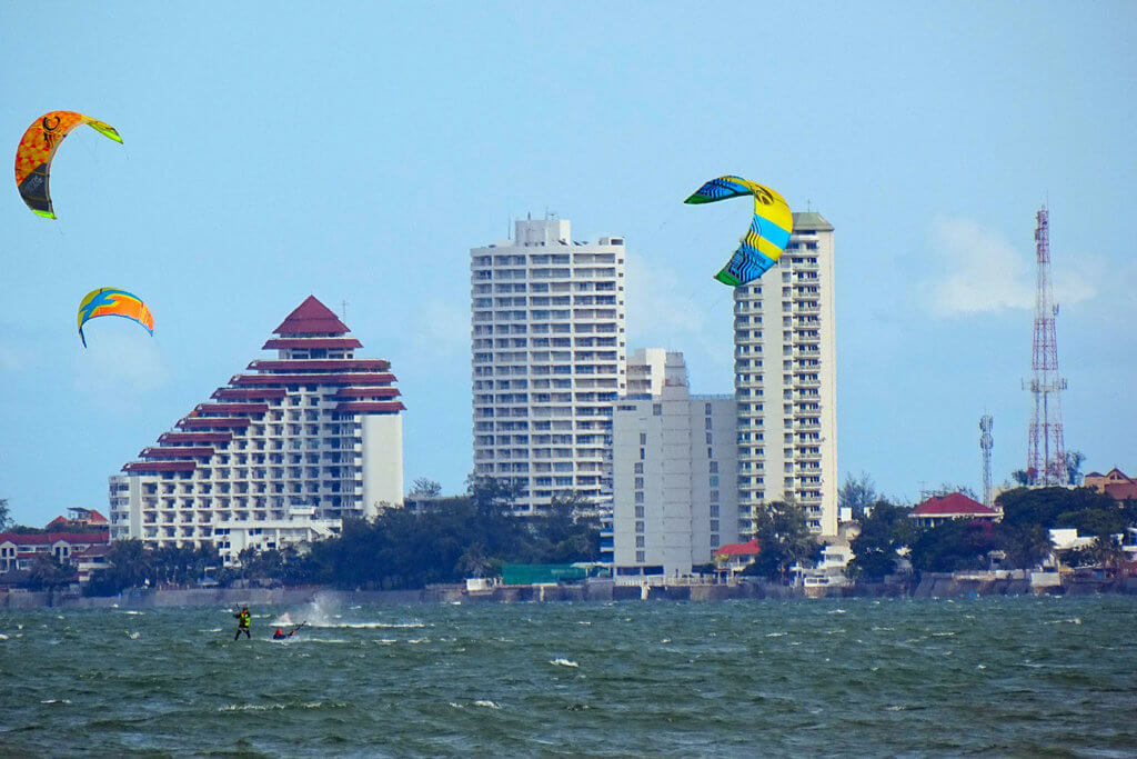 Kitesurfers in Hua Hin, Thailand