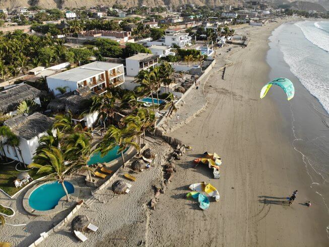 Happy Days of Kitesurfing and Yoga in Máncora, Peru