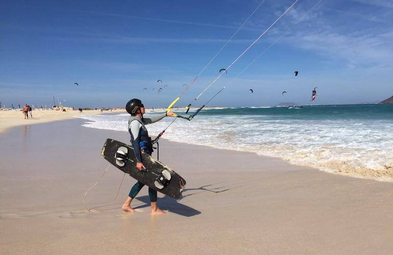 Beginner Kitesurfing lessons in Fuerteventura