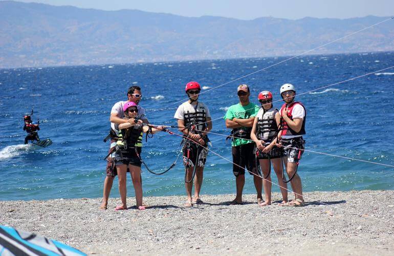Kitesurfing lessons for beginners in Punta Pellaro