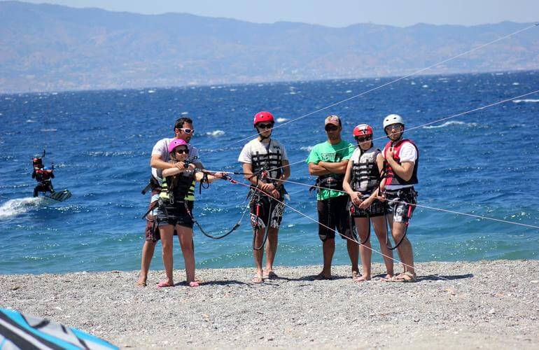 Kitesurfing lessons for beginners in Punta Pellaro, Italy