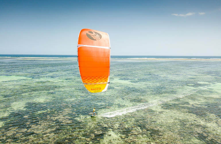 Kitesurfing lessons and courses for beginners in Quiberon, France