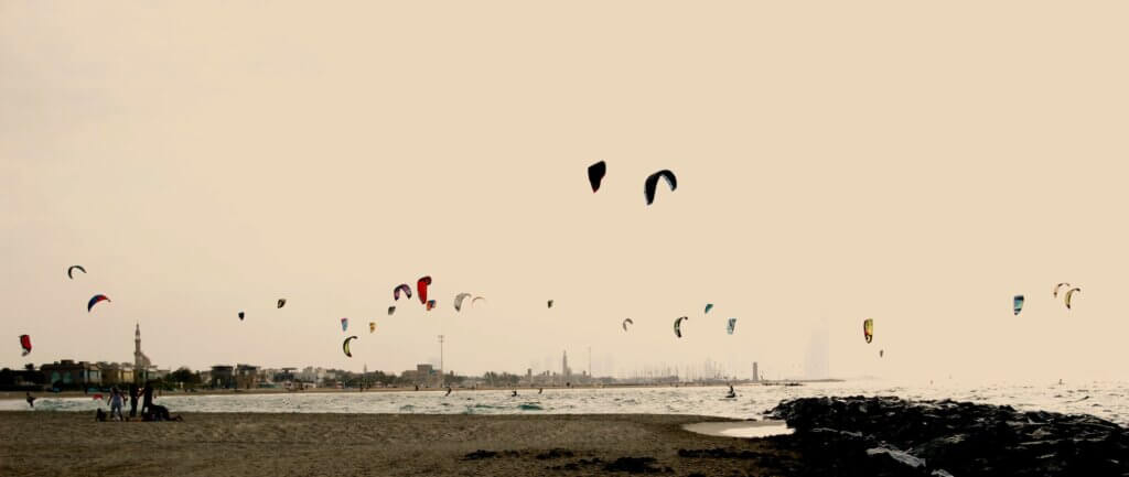 Kitesurfing in Dubai kite beach