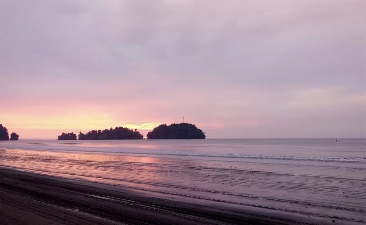Nuqui Kite Beach